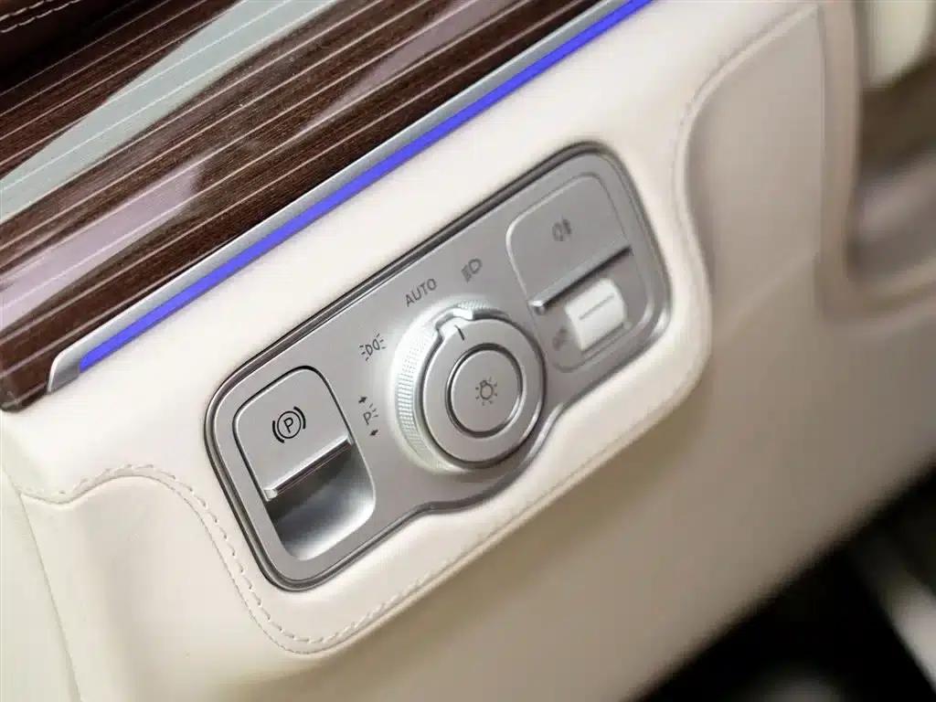 2022 Maybach GLS 600 4MATIC Premium Edition — миниатюра 10