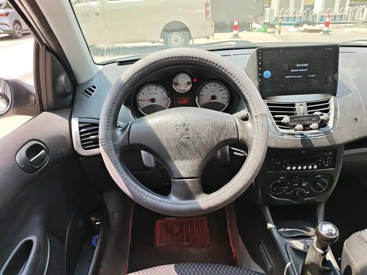 Peugeot 207 2011 Sedan 1.4L Manual Yule Edition — миниатюра 11