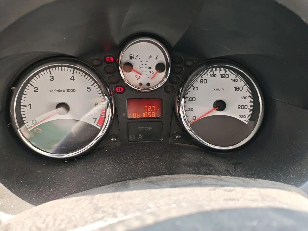 Peugeot 207 2011 Sedan 1.4L Manual Yule Edition — миниатюра 13