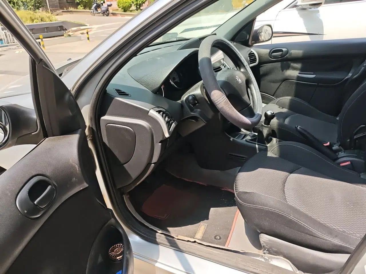 Peugeot 207 2011 Sedan 1.4L Manual Yule Edition — миниатюра 17