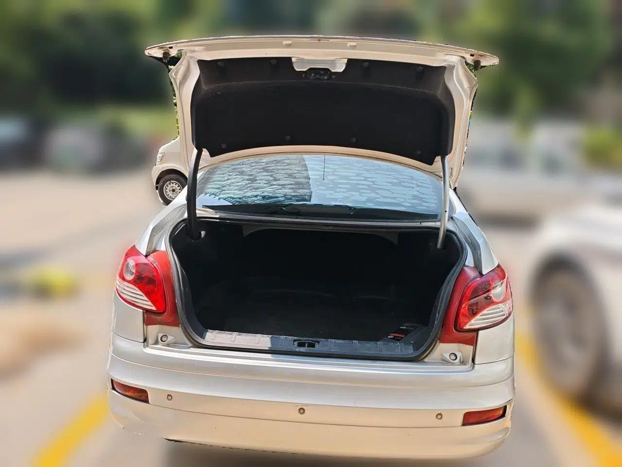 Peugeot 207 2011 Sedan 1.4L Manual Yule Edition — миниатюра 20