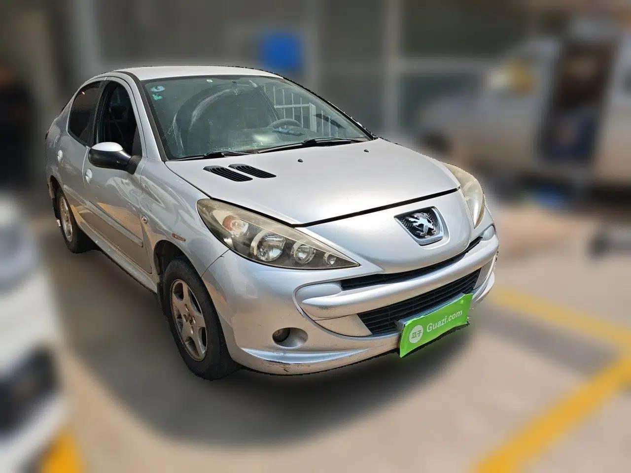 Peugeot 207 2011 Sedan 1.4L Manual Yule Edition — миниатюра 3