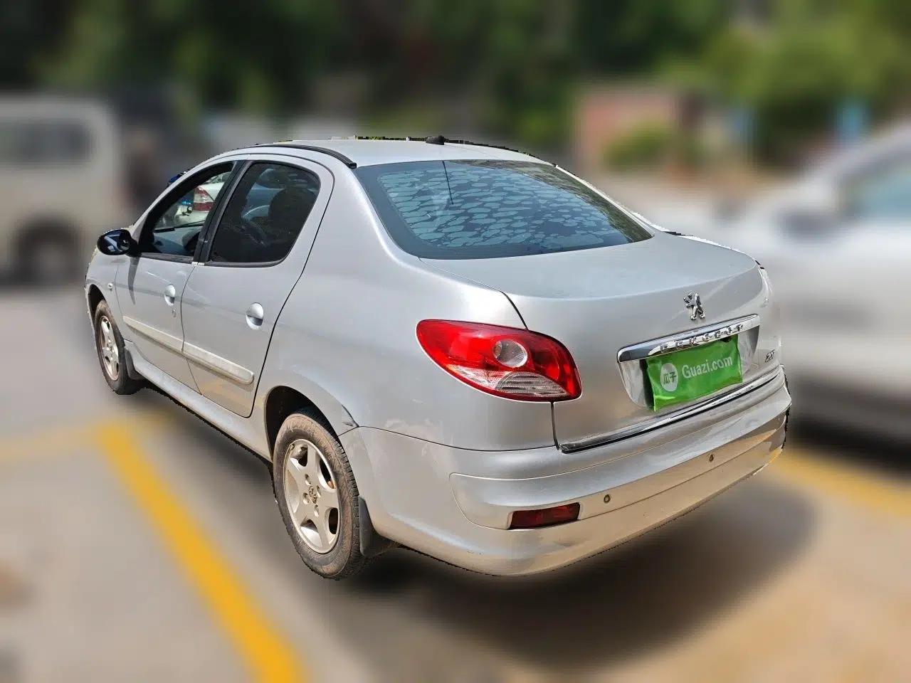 Peugeot 207 2011 Sedan 1.4L Manual Yule Edition — миниатюра 4