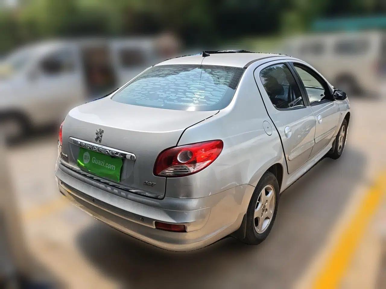 Peugeot 207 2011 Sedan 1.4L Manual Yule Edition — миниатюра 6