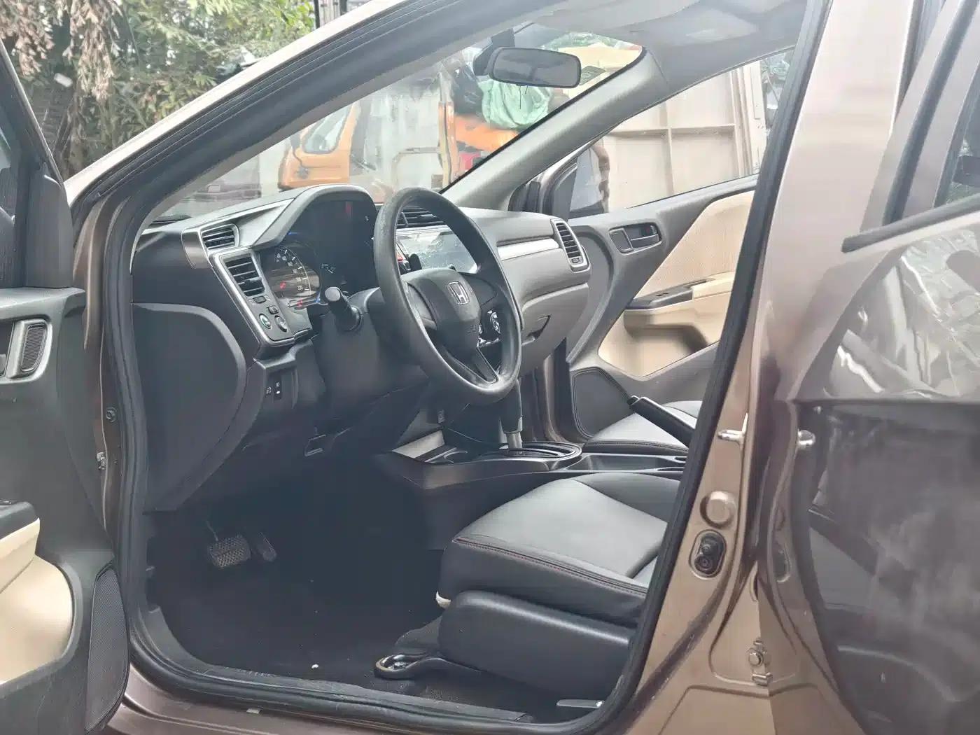 2016 Honda Greiz 1.5L CVT Classic Edition — миниатюра 12