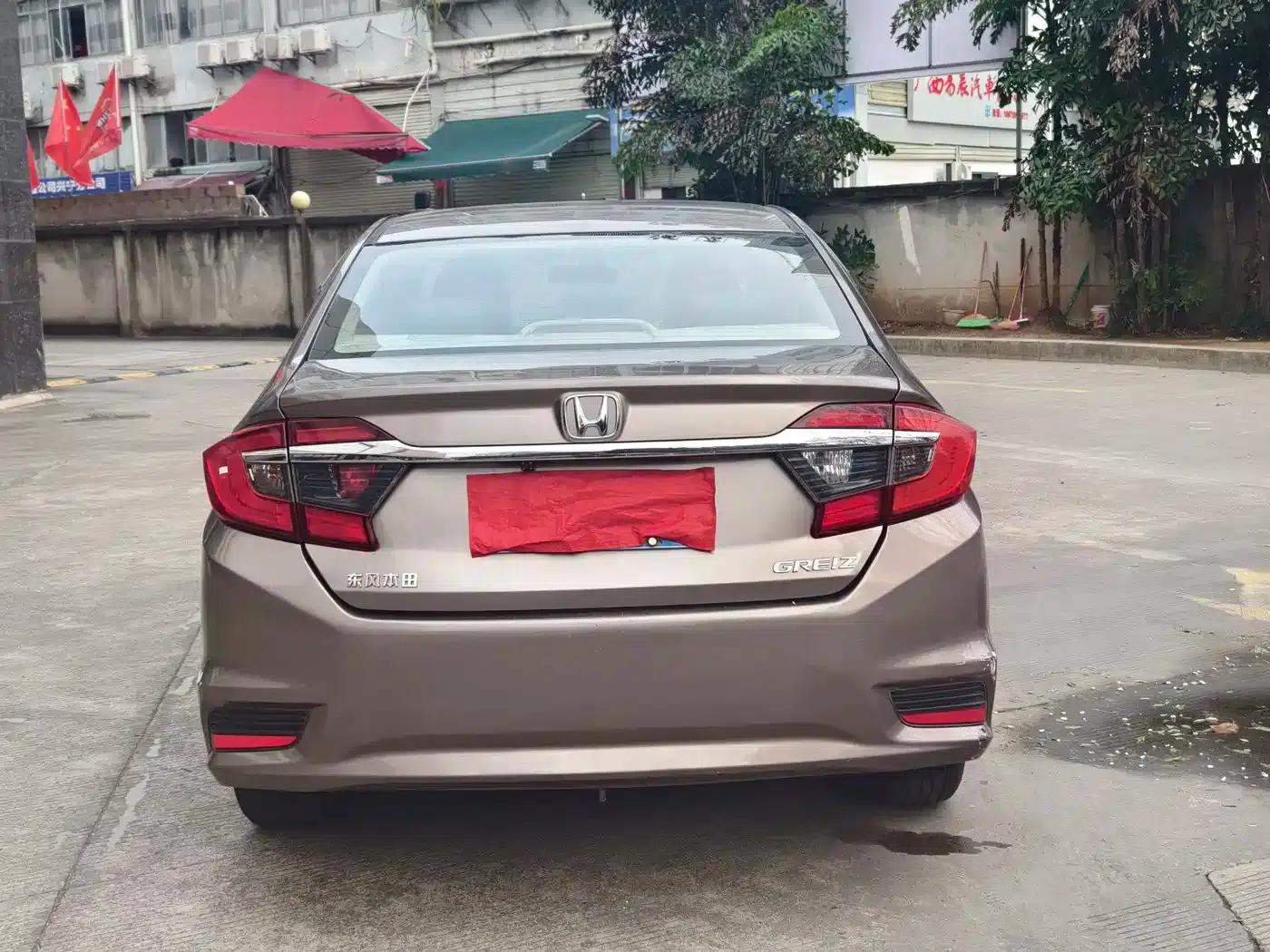 2016 Honda Greiz 1.5L CVT Classic Edition — миниатюра 6