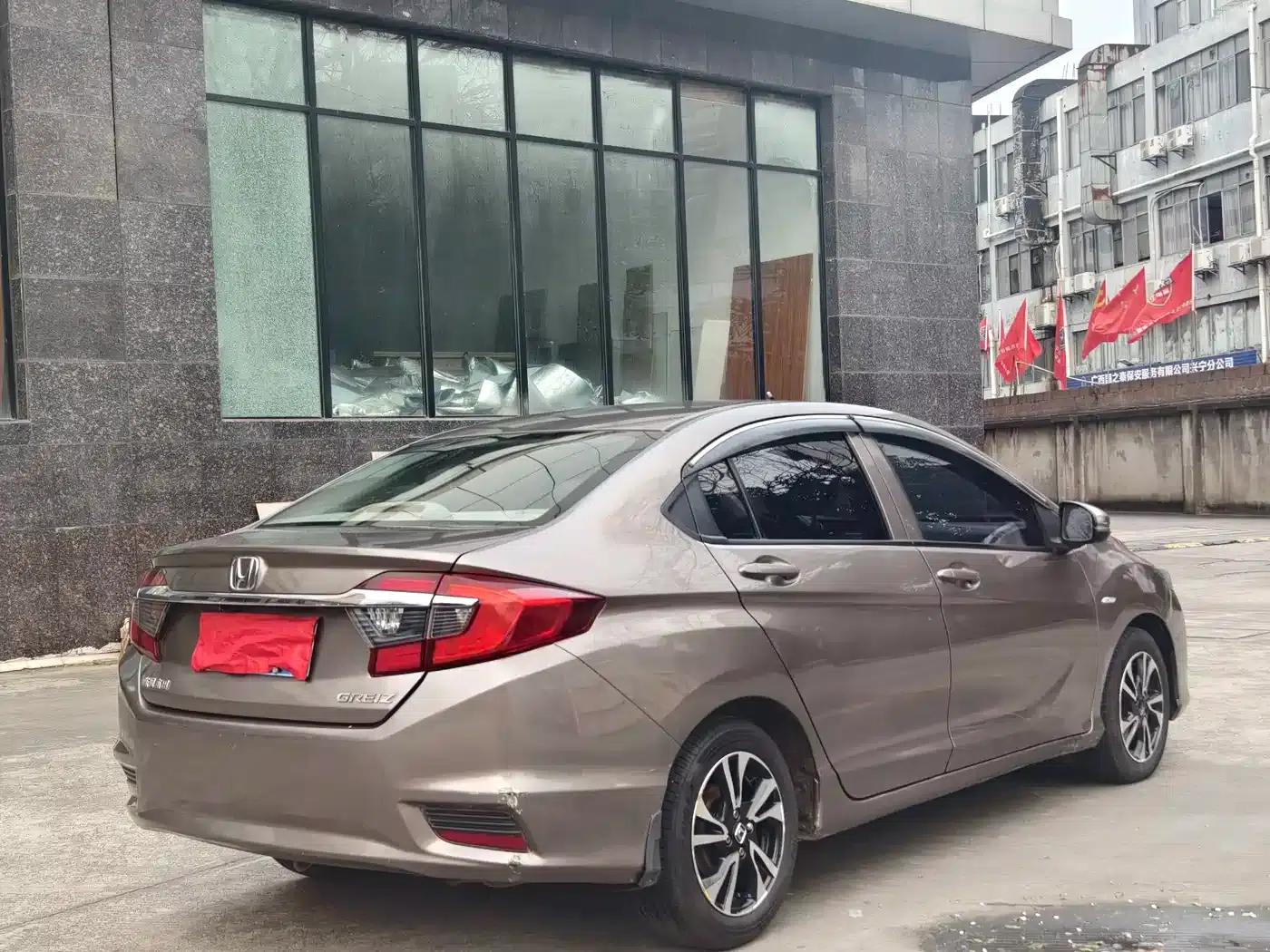 2016 Honda Greiz 1.5L CVT Classic Edition — миниатюра 7