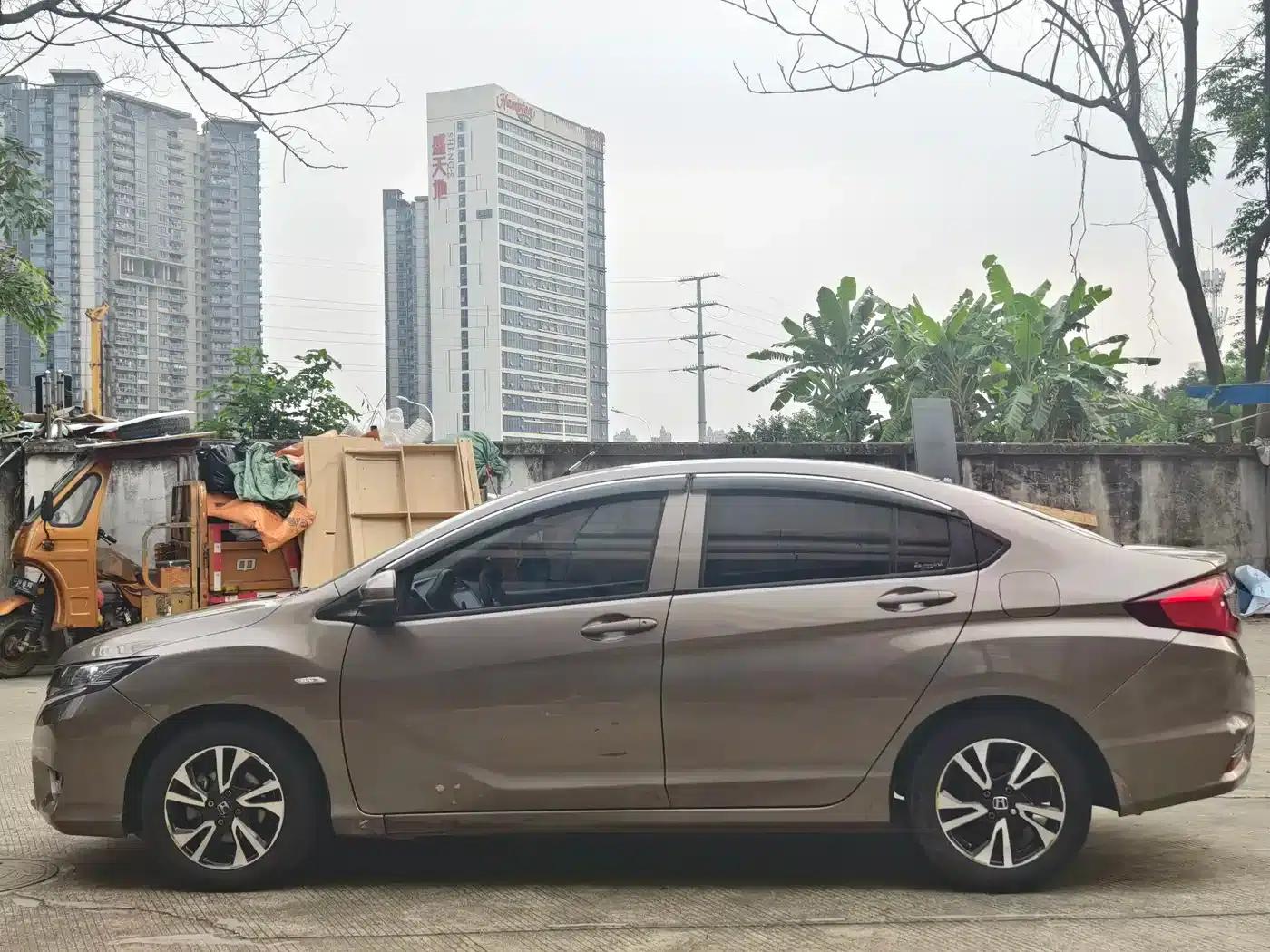 2016 Honda Greiz 1.5L CVT Classic Edition — миниатюра 8