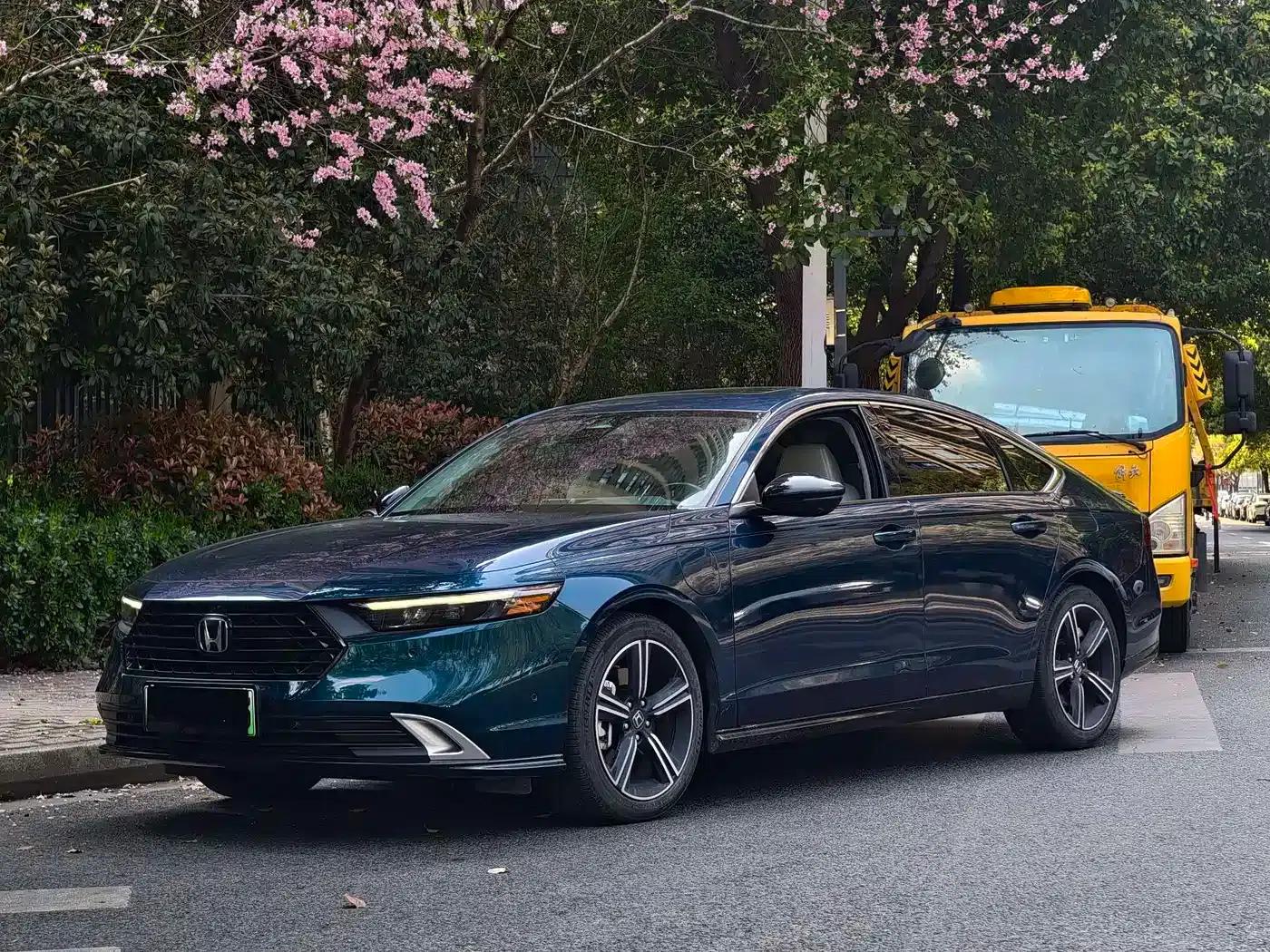 Accord PHEV 2023 2.0L e:PHEV Flagship Edition — миниатюра 1