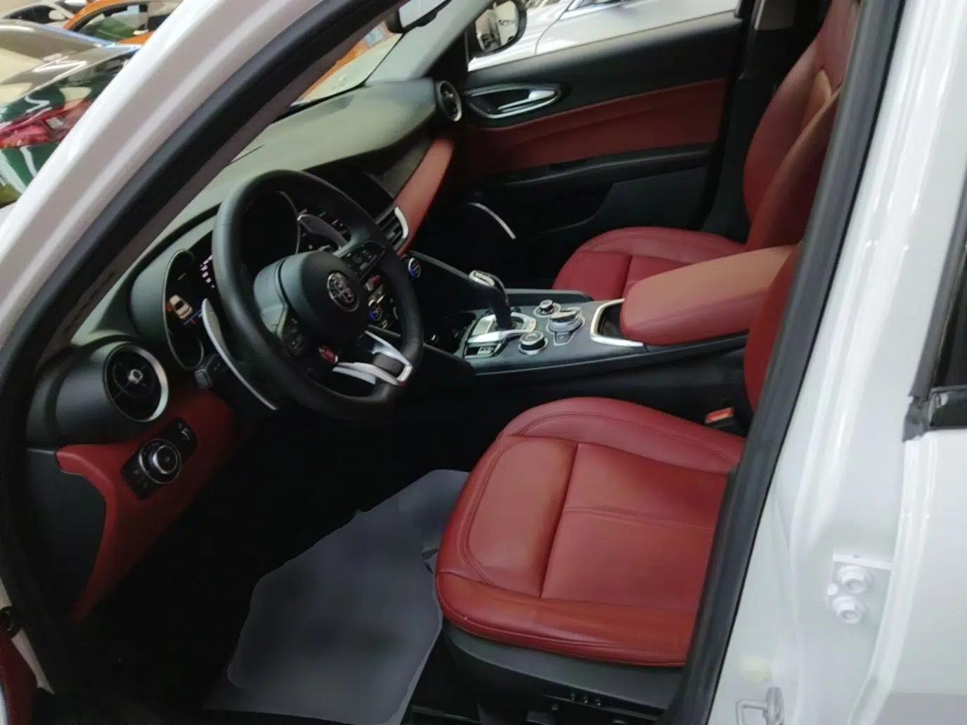 Alfa Romeo Giulia 2020 2.0T 280HP Midnight Phantom Limited Edition — миниатюра 18