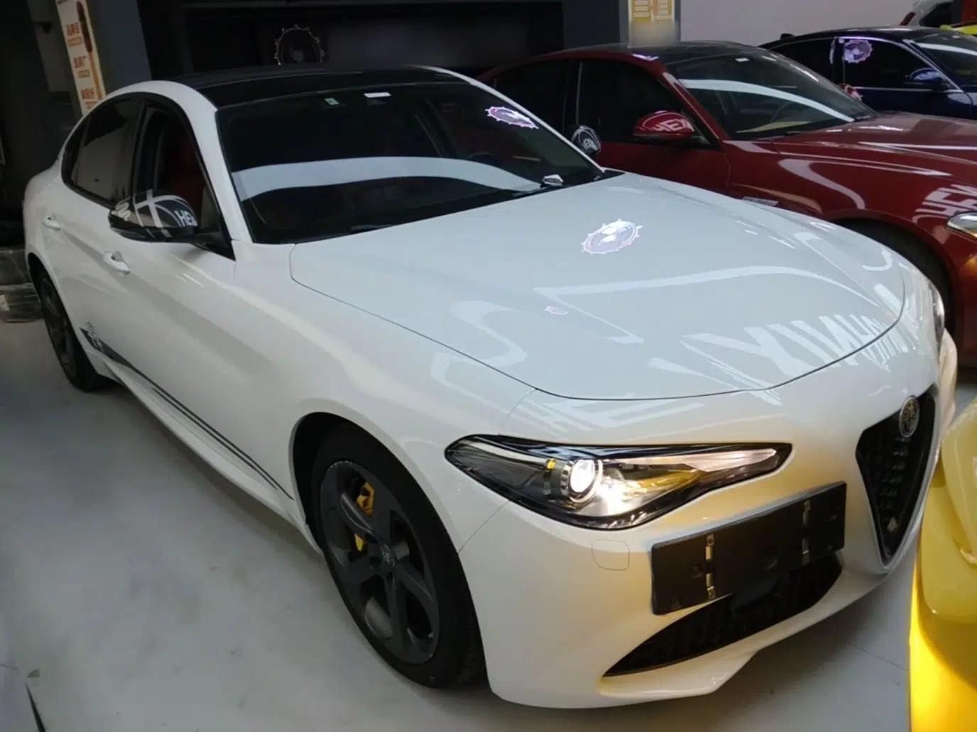 Alfa Romeo Giulia 2020 2.0T 280HP Midnight Phantom Limited Edition — миниатюра 3