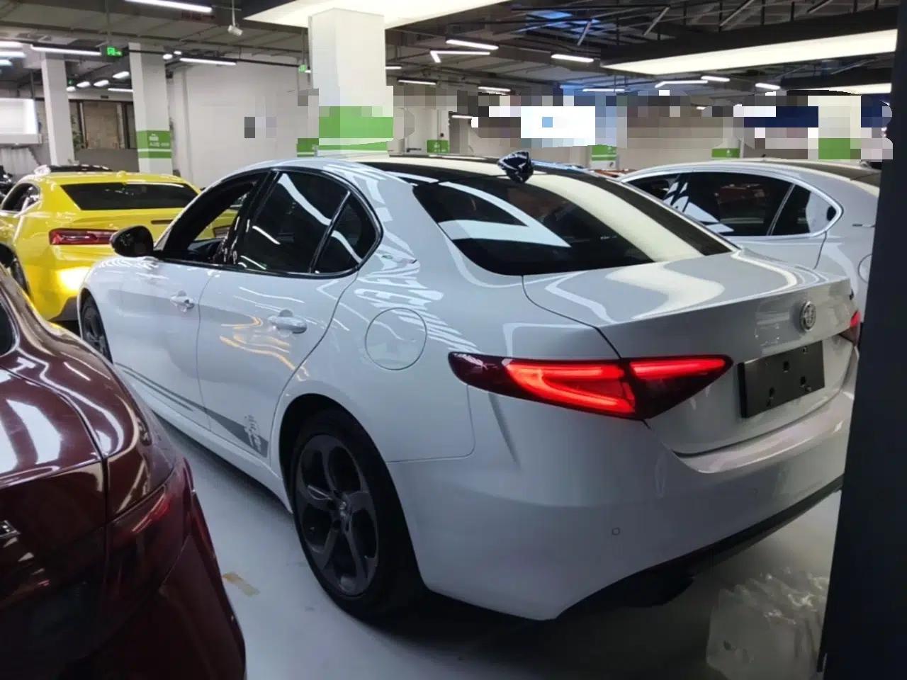 Alfa Romeo Giulia 2020 2.0T 280HP Midnight Phantom Limited Edition — миниатюра 4