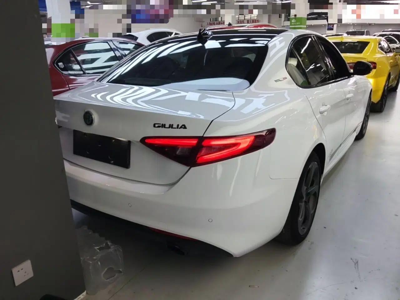 Alfa Romeo Giulia 2020 2.0T 280HP Midnight Phantom Limited Edition — миниатюра 5