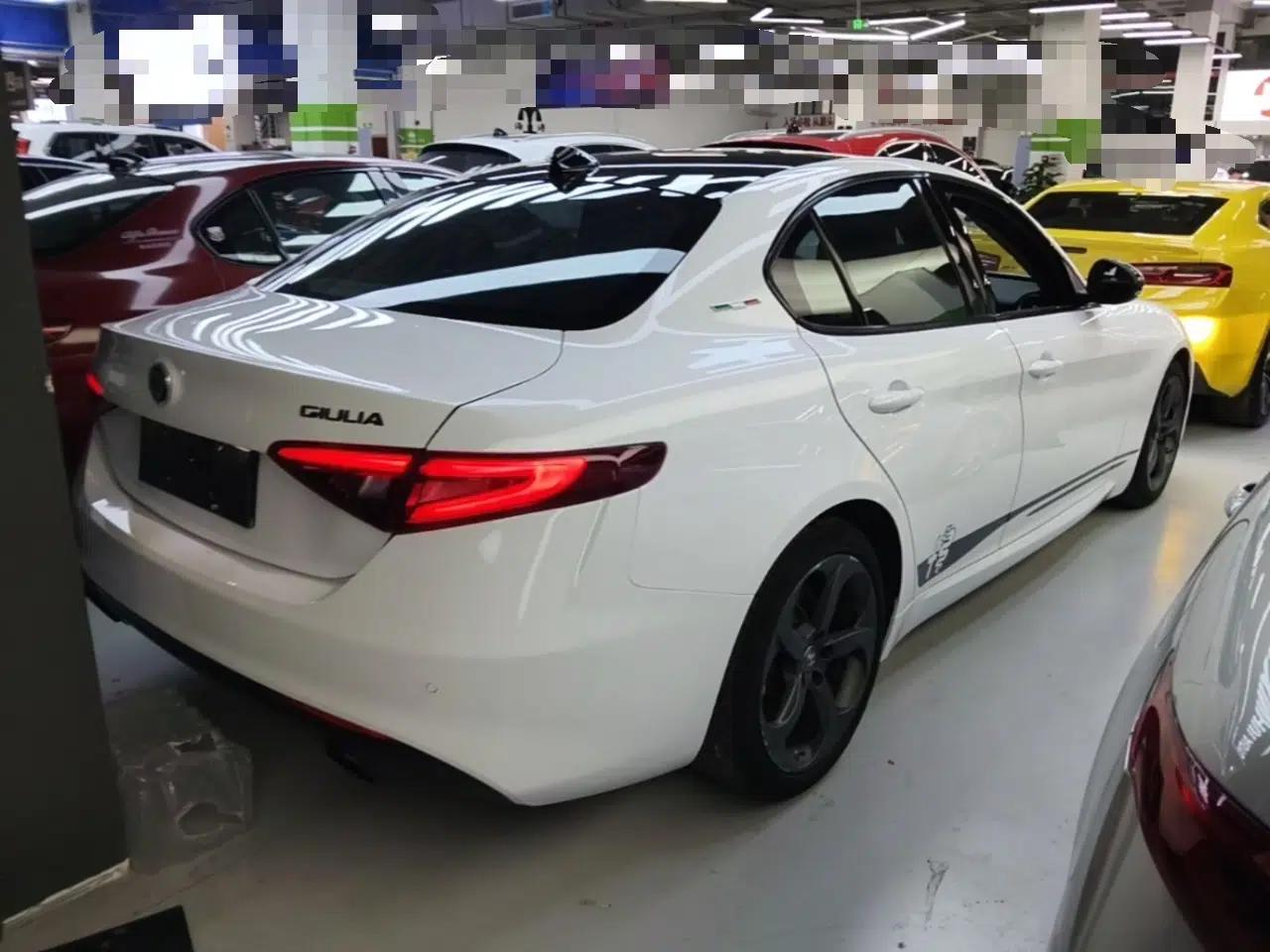 Alfa Romeo Giulia 2020 2.0T 280HP Midnight Phantom Limited Edition — миниатюра 6