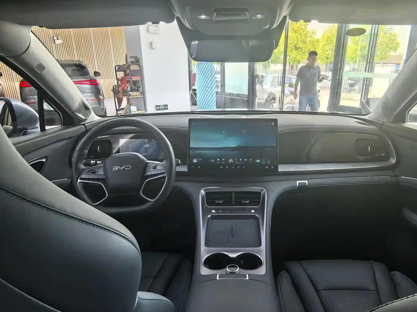 Hiace 07 DM-i 2025 Model 150 Navigator+ Edition — миниатюра 17