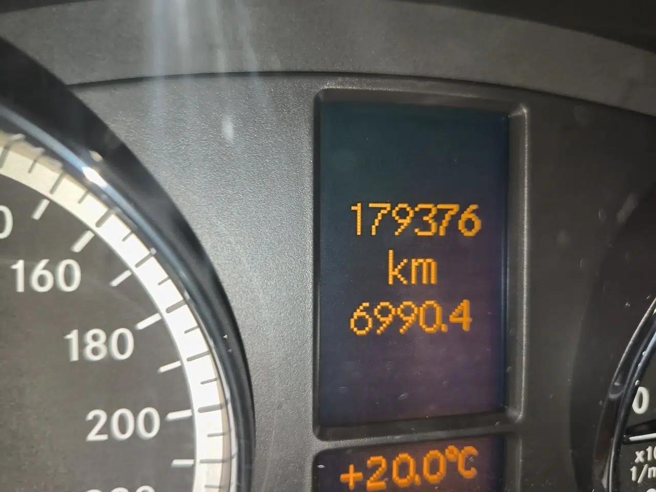 Mercedes-Benz Viano 2013 3.0L Navigator Edition — миниатюра 13