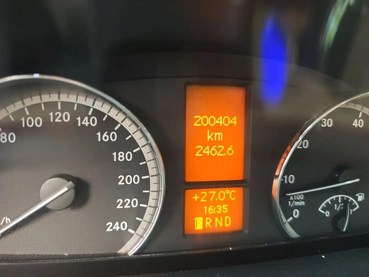 Mercedes-Benz Viano 2011 2.5L Navigator Edition — миниатюра 13