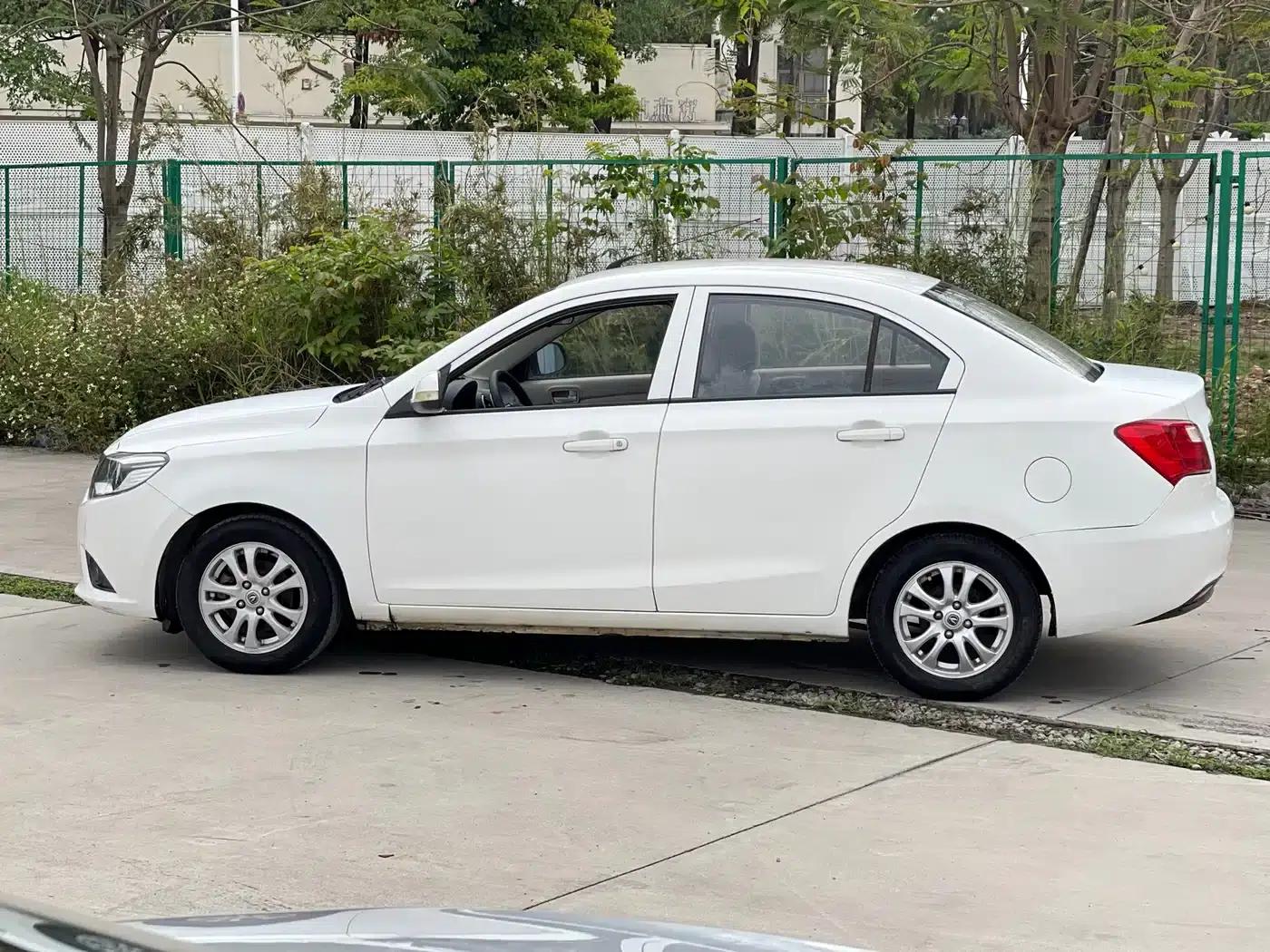 Yuexiang V3 2015 1.4L Manual Comfort Edition (National V Emission Standard) — миниатюра 3