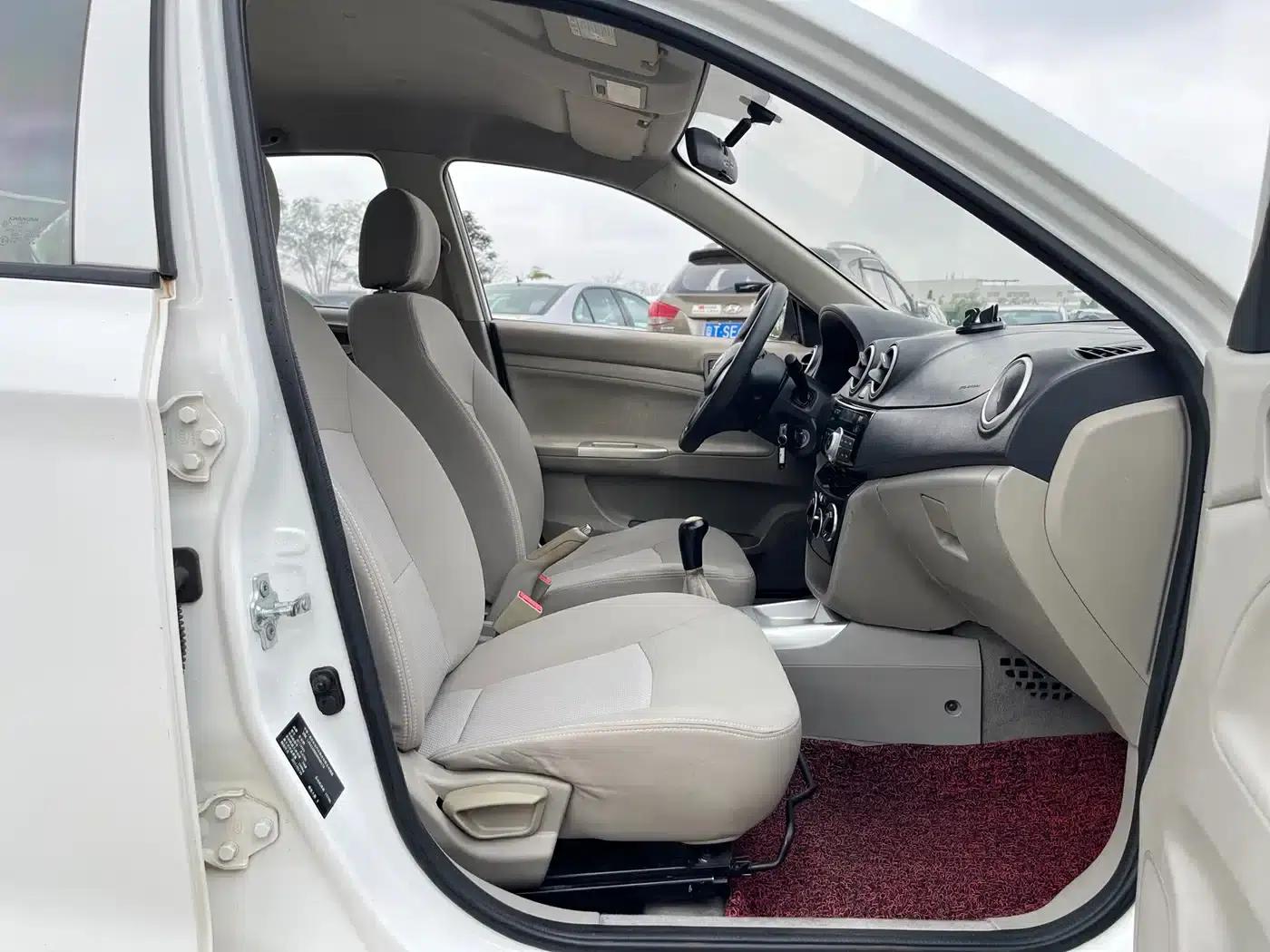 Yuexiang V3 2015 1.4L Manual Comfort Edition (National V Emission Standard) — миниатюра 7