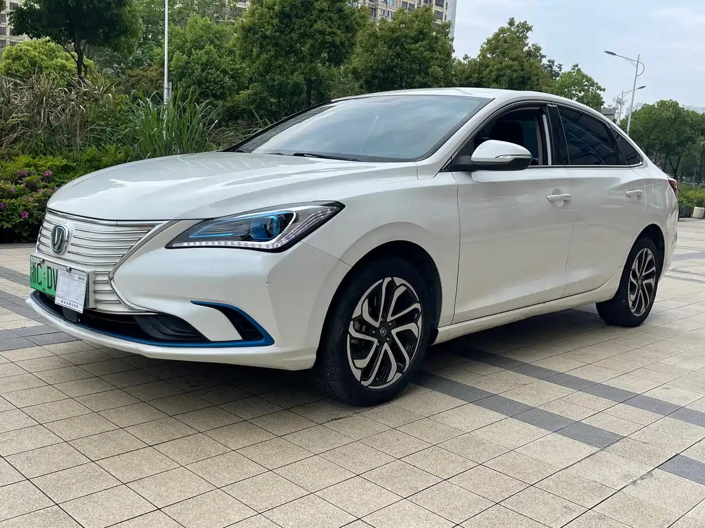 Changan Eado New Energy 2019 EV460 Smart Edition — миниатюра 1