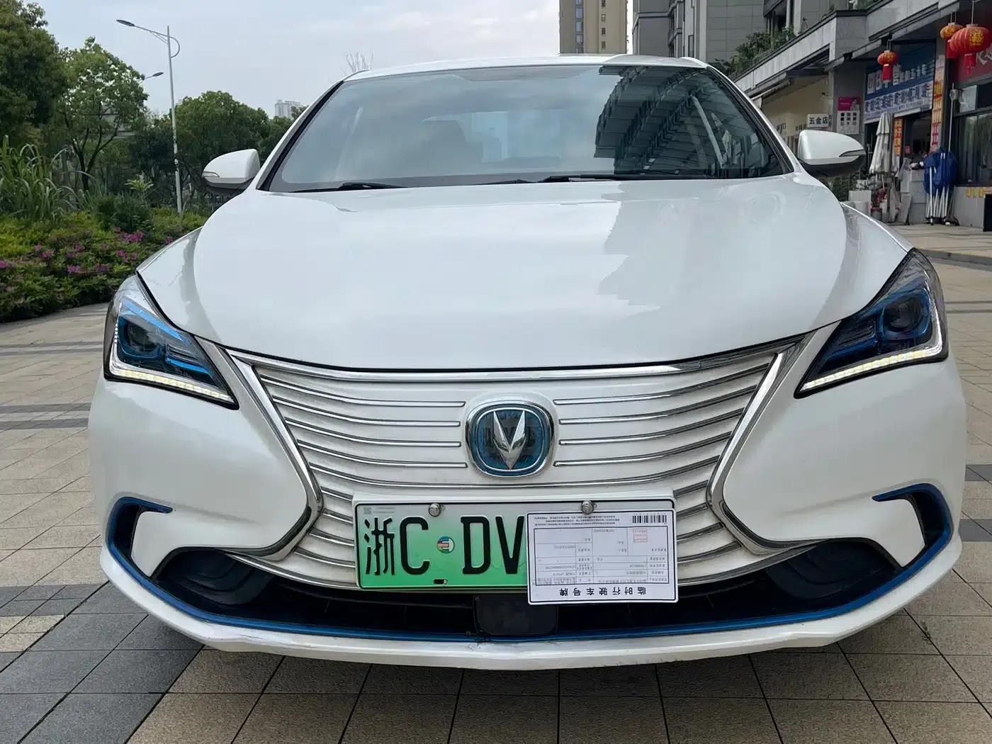 Changan Eado New Energy 2019 EV460 Smart Edition — миниатюра 2