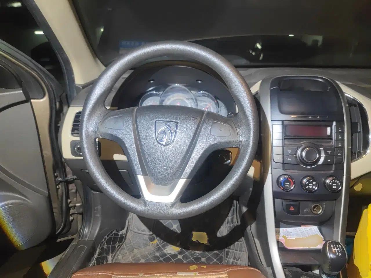 Baojun 630 2013 1.8L manual Comfort trim level — миниатюра 11