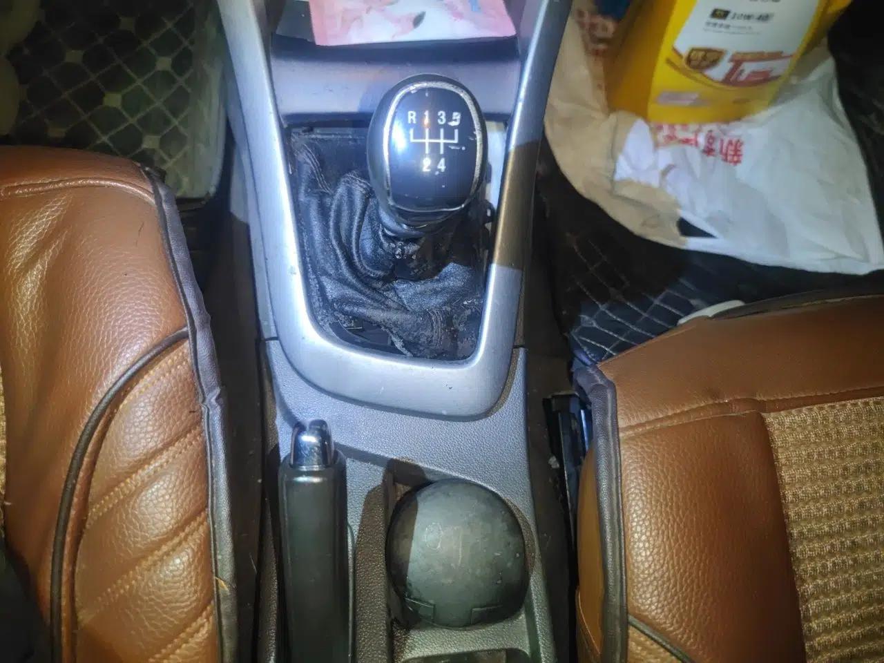 Baojun 630 2013 1.8L manual Comfort trim level — миниатюра 15