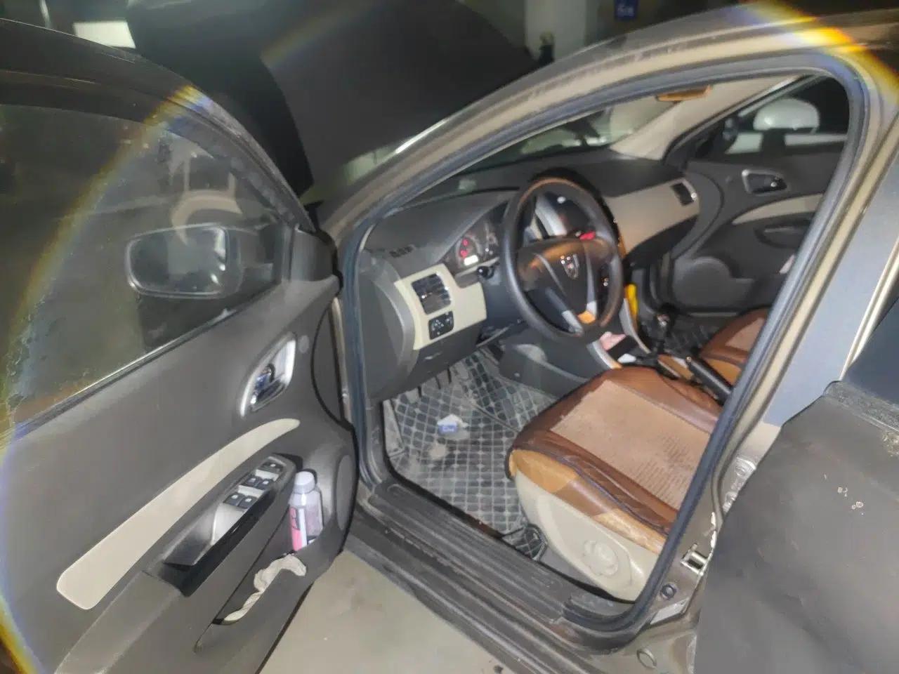 Baojun 630 2013 1.8L manual Comfort trim level — миниатюра 17