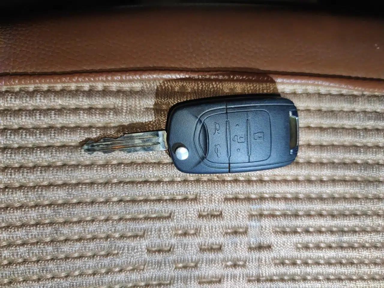 Baojun 630 2013 1.8L manual Comfort trim level — миниатюра 9