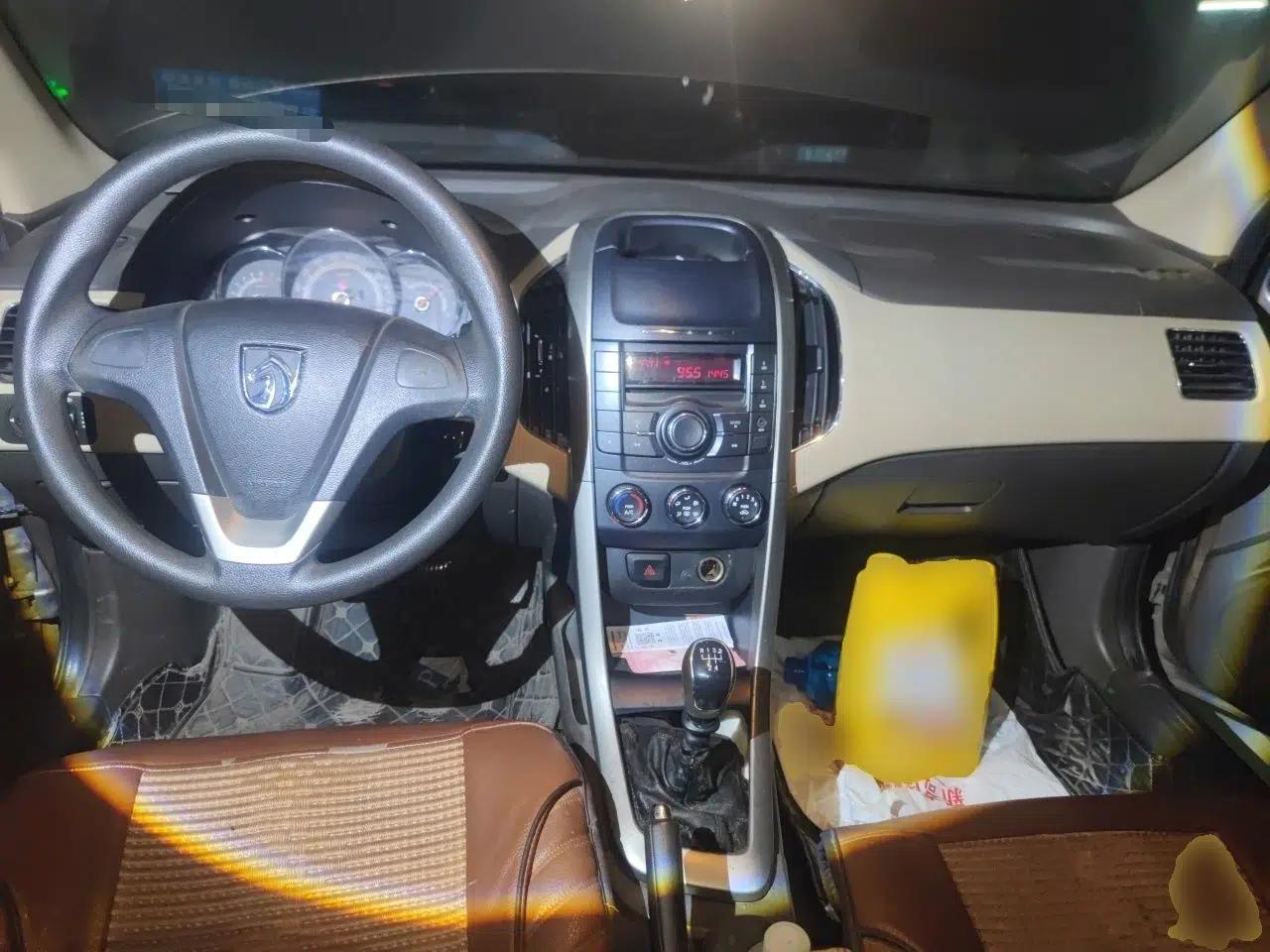 Baojun 630 2013 1.8L manual Comfort trim level — миниатюра 10