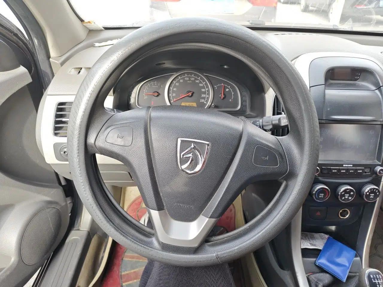 Baojun 630 2011 1.5L manual Comfort trim level — миниатюра 11