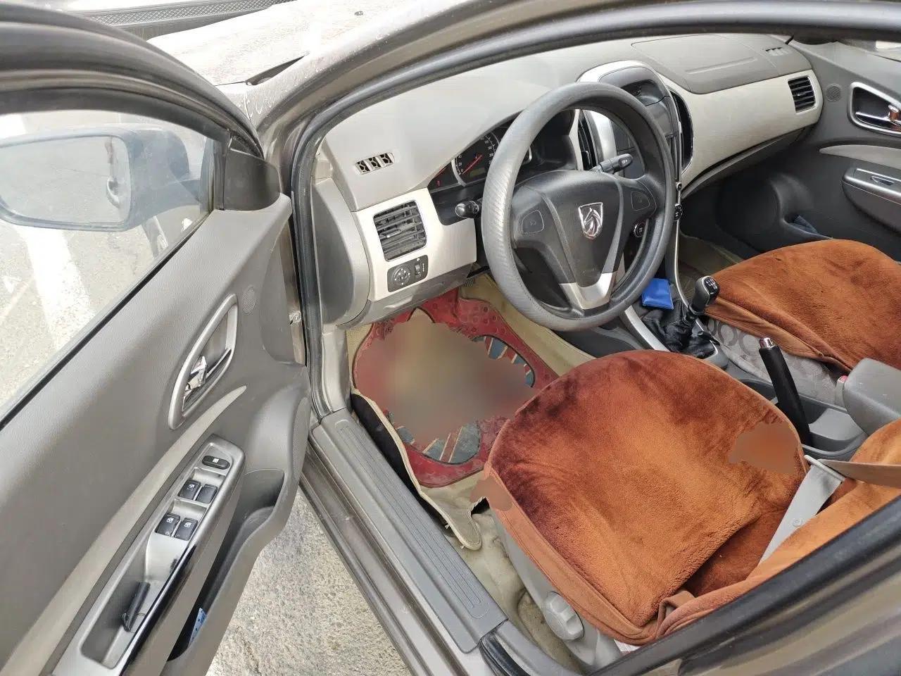 Baojun 630 2011 1.5L manual Comfort trim level — миниатюра 17