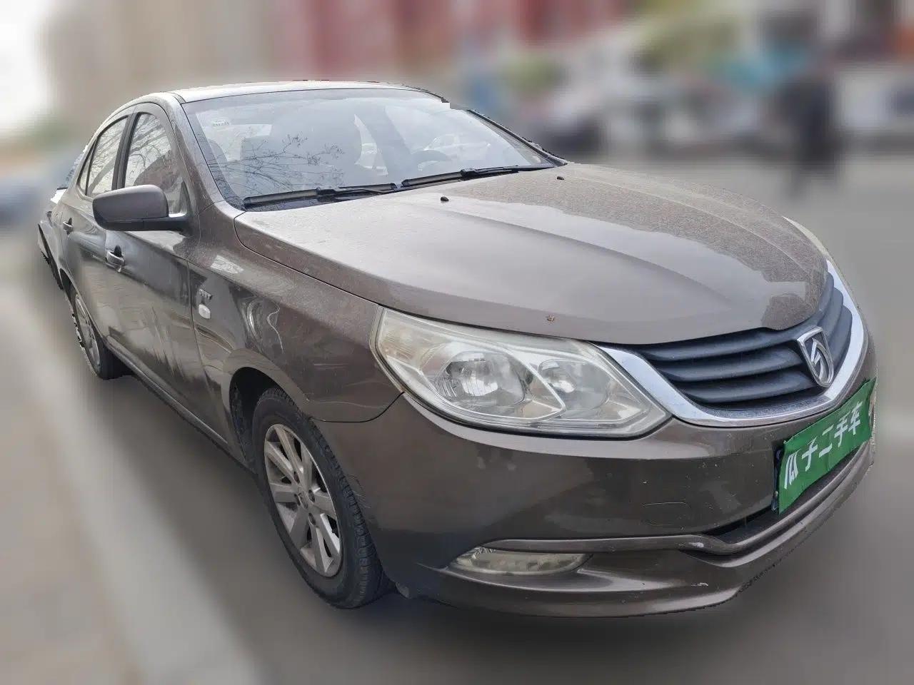 Baojun 630 2011 1.5L manual Comfort trim level — миниатюра 3