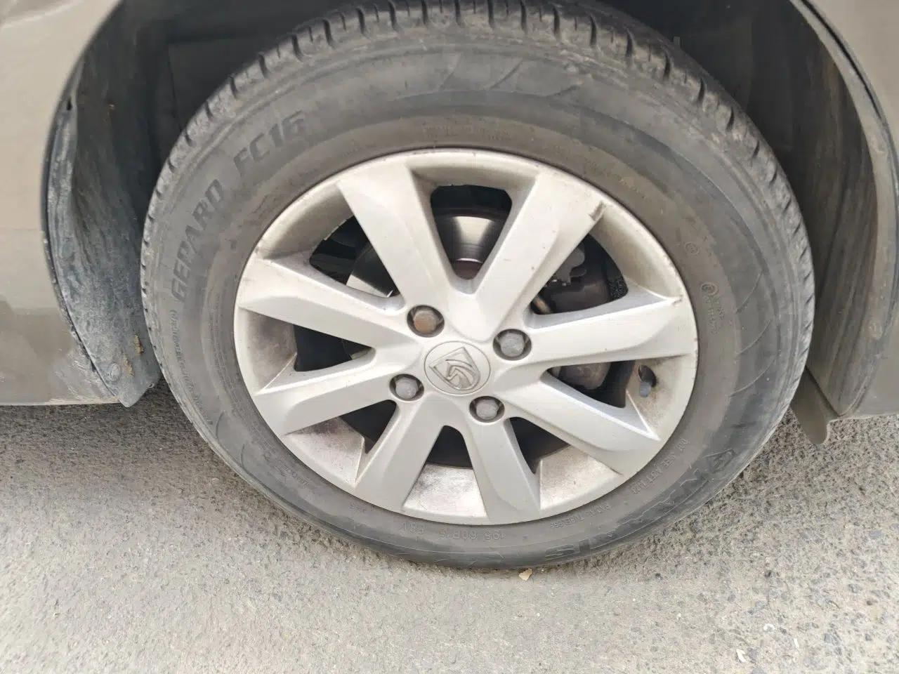 Baojun 630 2011 1.5L manual Comfort trim level — миниатюра 8