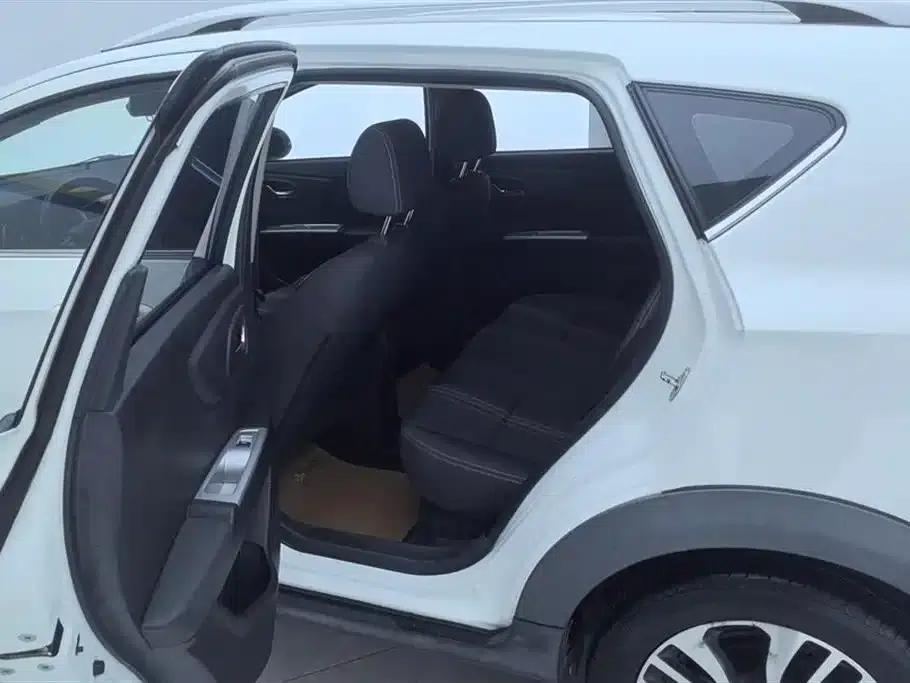 Dongfeng Fengshen AX3 2016 1.5L Automatic Premium Edition — миниатюра 11