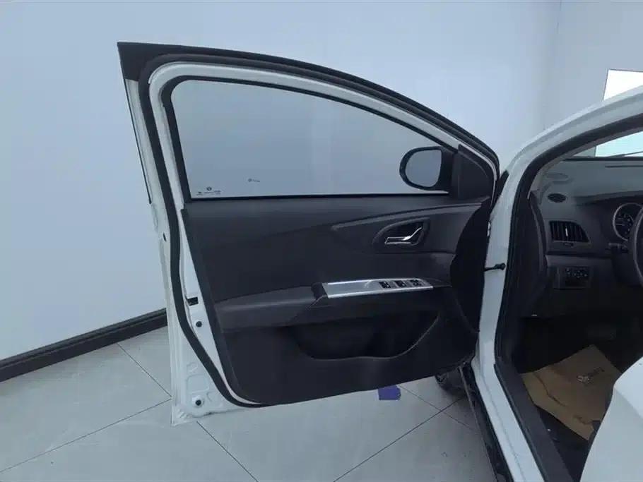 Dongfeng Fengshen AX3 2016 1.5L Automatic Premium Edition — миниатюра 7