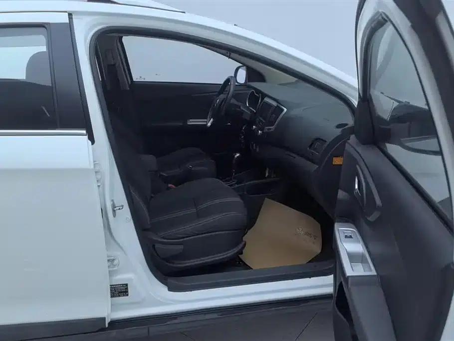 Dongfeng Fengshen AX3 2016 1.5L Automatic Premium Edition — миниатюра 8