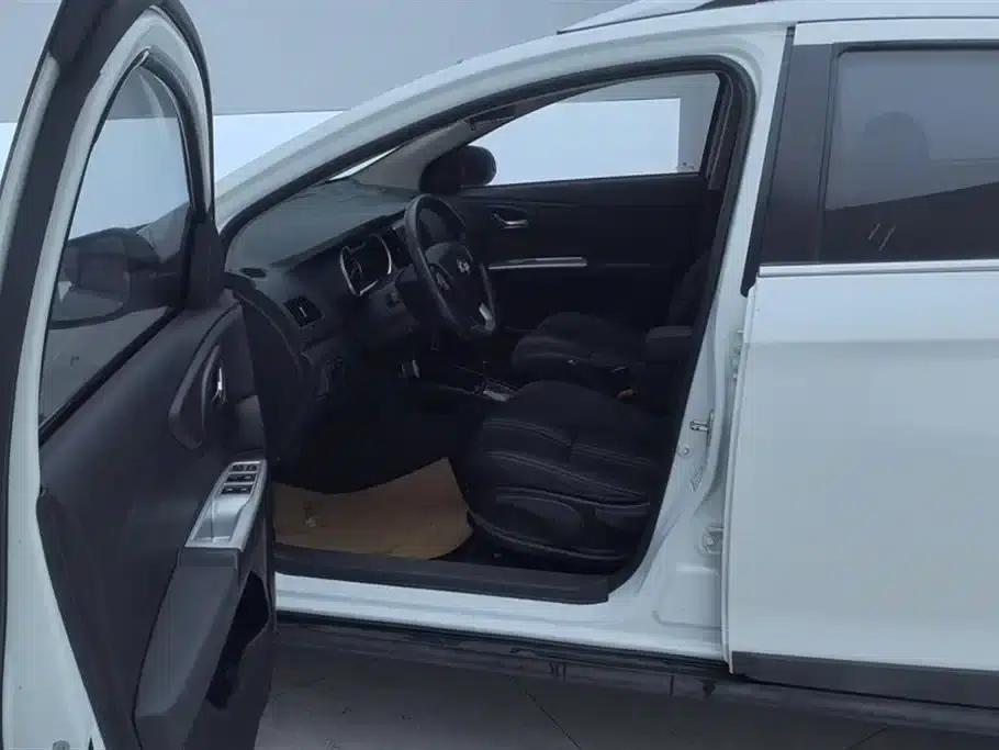 Dongfeng Fengshen AX3 2016 1.5L Automatic Premium Edition — миниатюра 9
