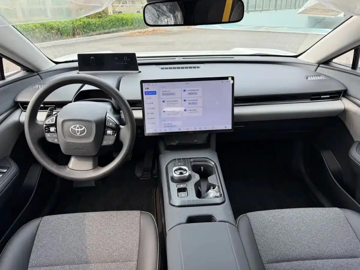 Toyota BZ5 2025 550 JOY — миниатюра 10