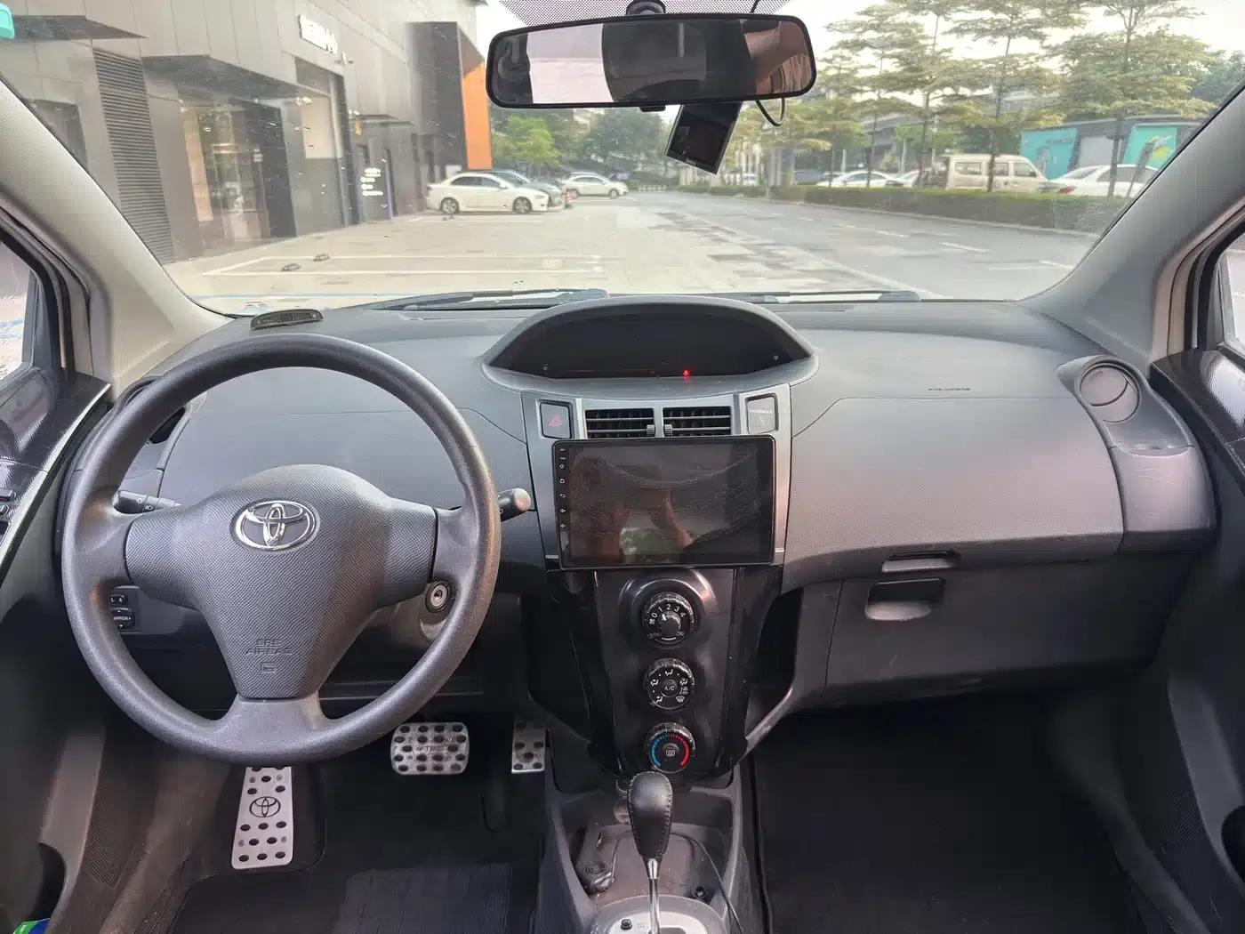 2011 Toyota Yaris 1.6G Automatic Dynamic Edition — миниатюра 11