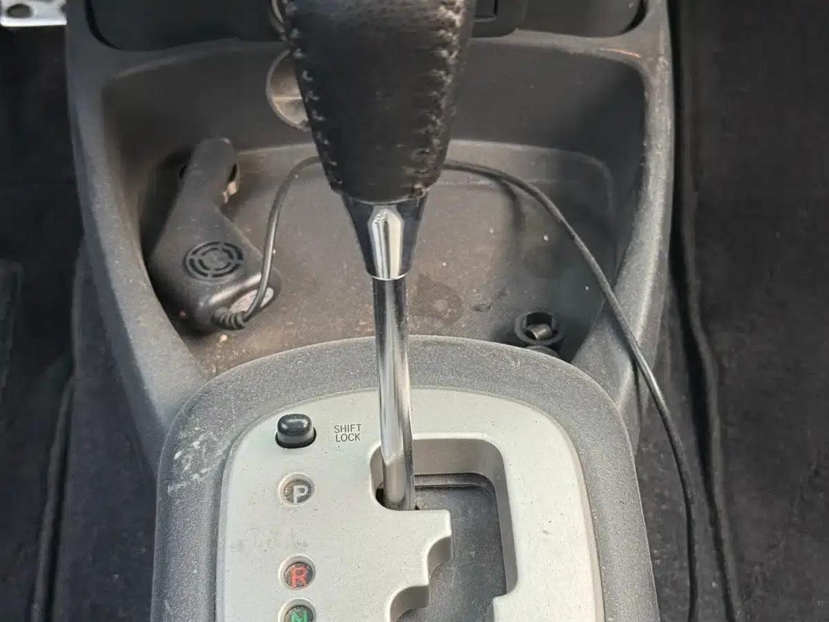 2011 Toyota Yaris 1.6G Automatic Dynamic Edition — миниатюра 14