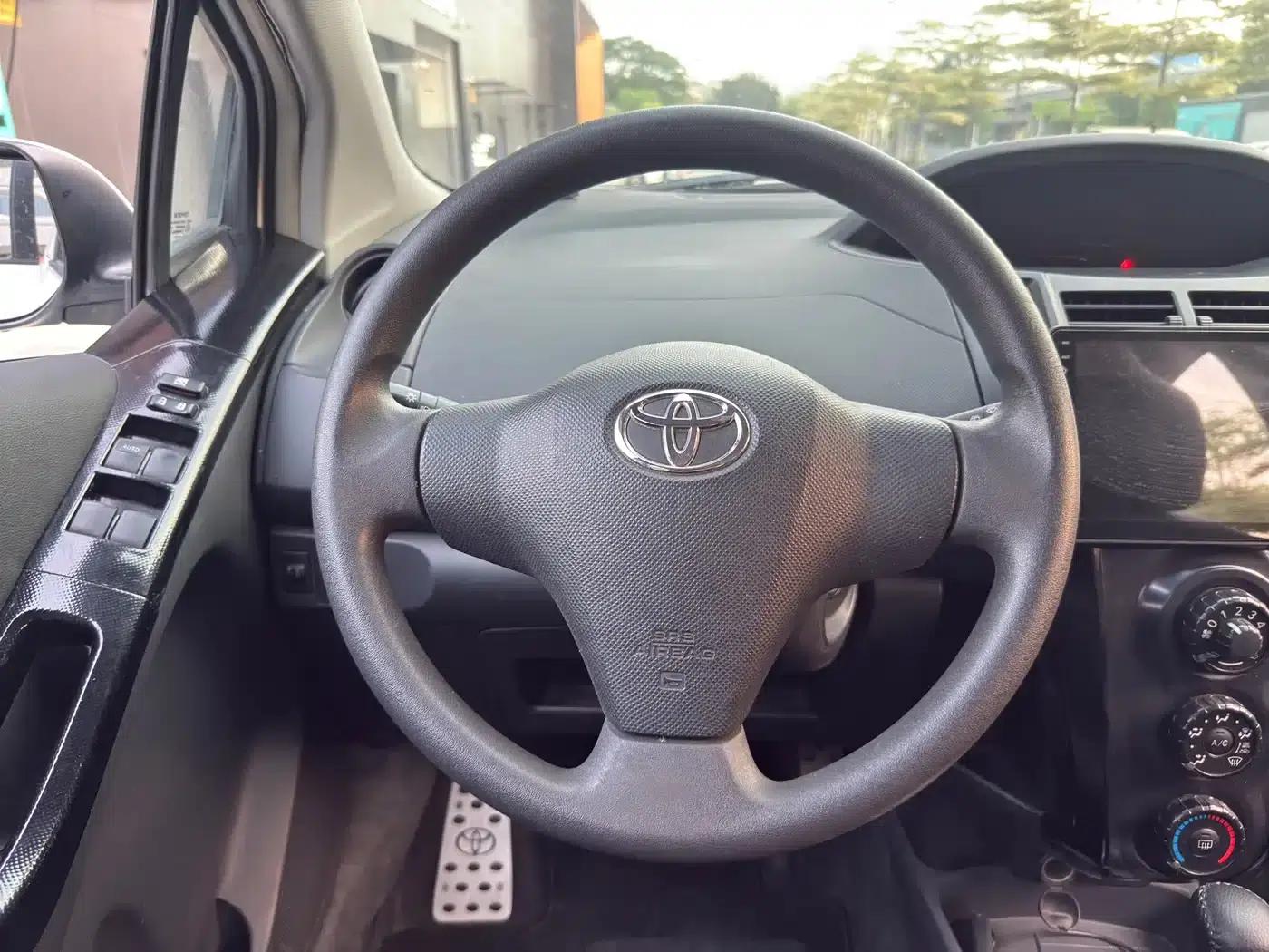 2011 Toyota Yaris 1.6G Automatic Dynamic Edition — миниатюра 15