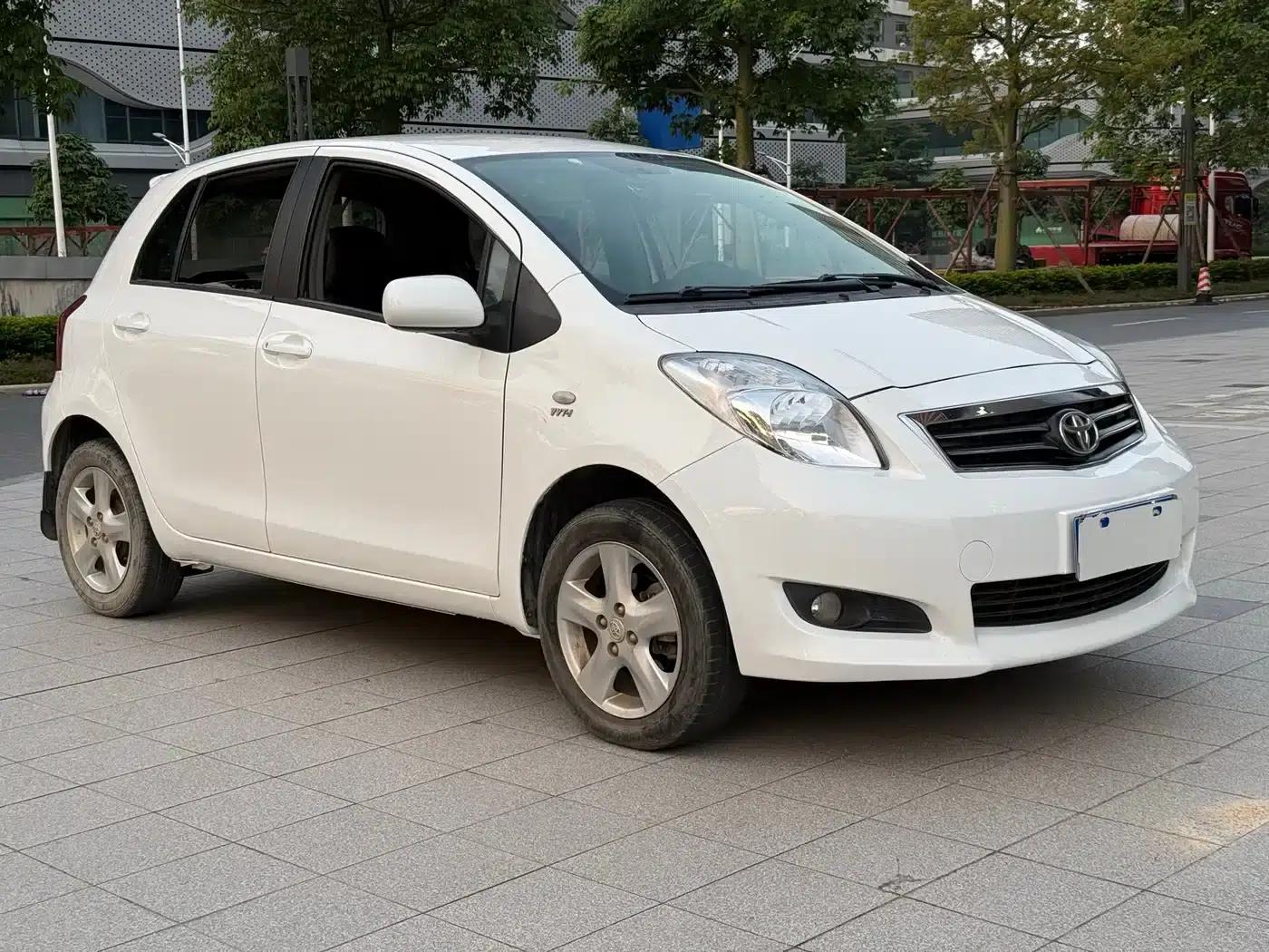 2011 Toyota Yaris 1.6G Automatic Dynamic Edition — миниатюра 3
