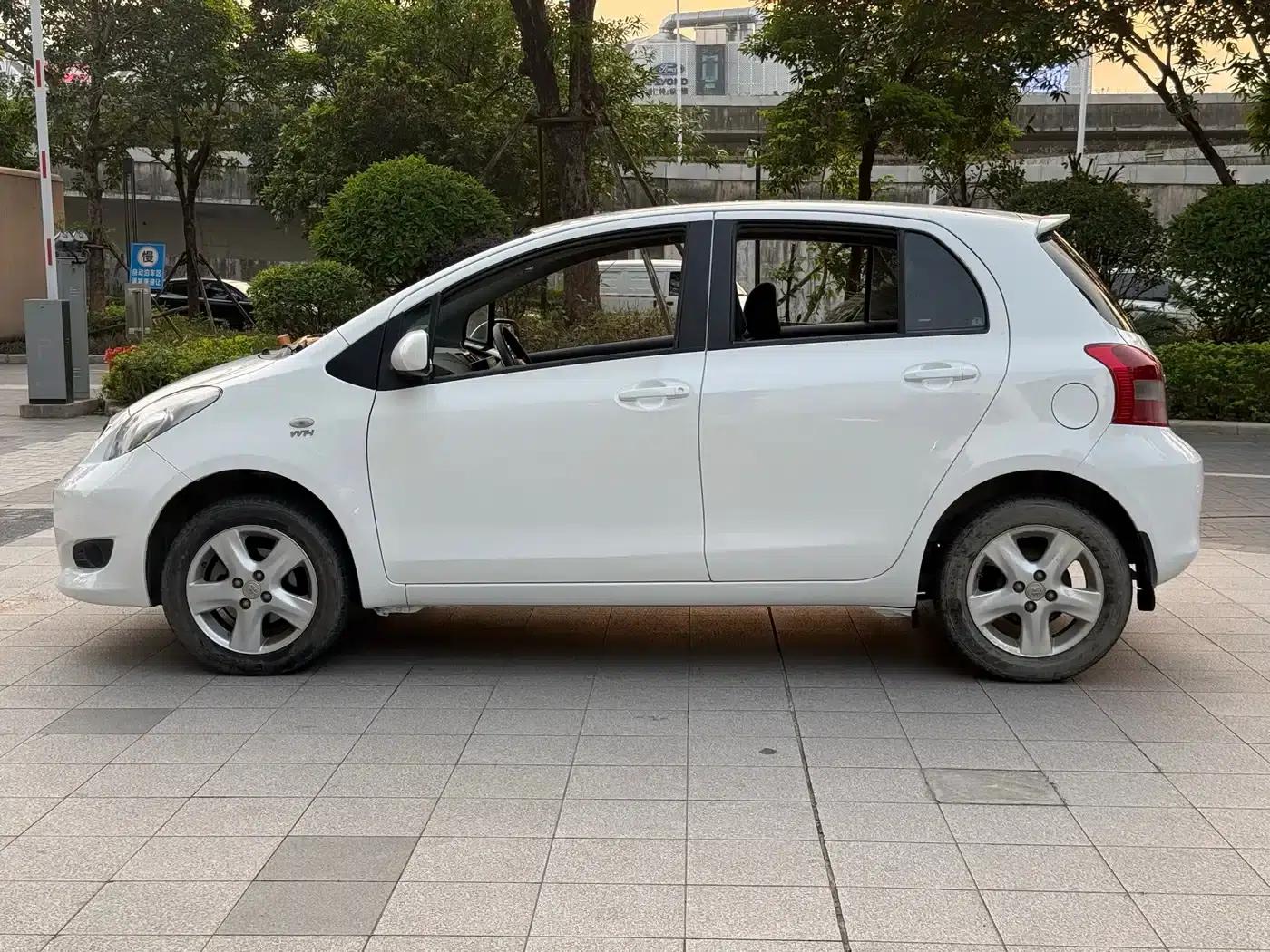 2011 Toyota Yaris 1.6G Automatic Dynamic Edition — миниатюра 4