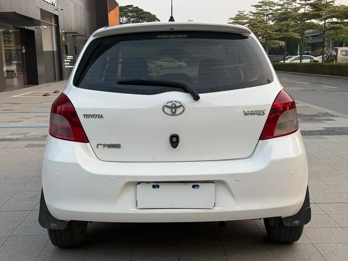 2011 Toyota Yaris 1.6G Automatic Dynamic Edition — миниатюра 5