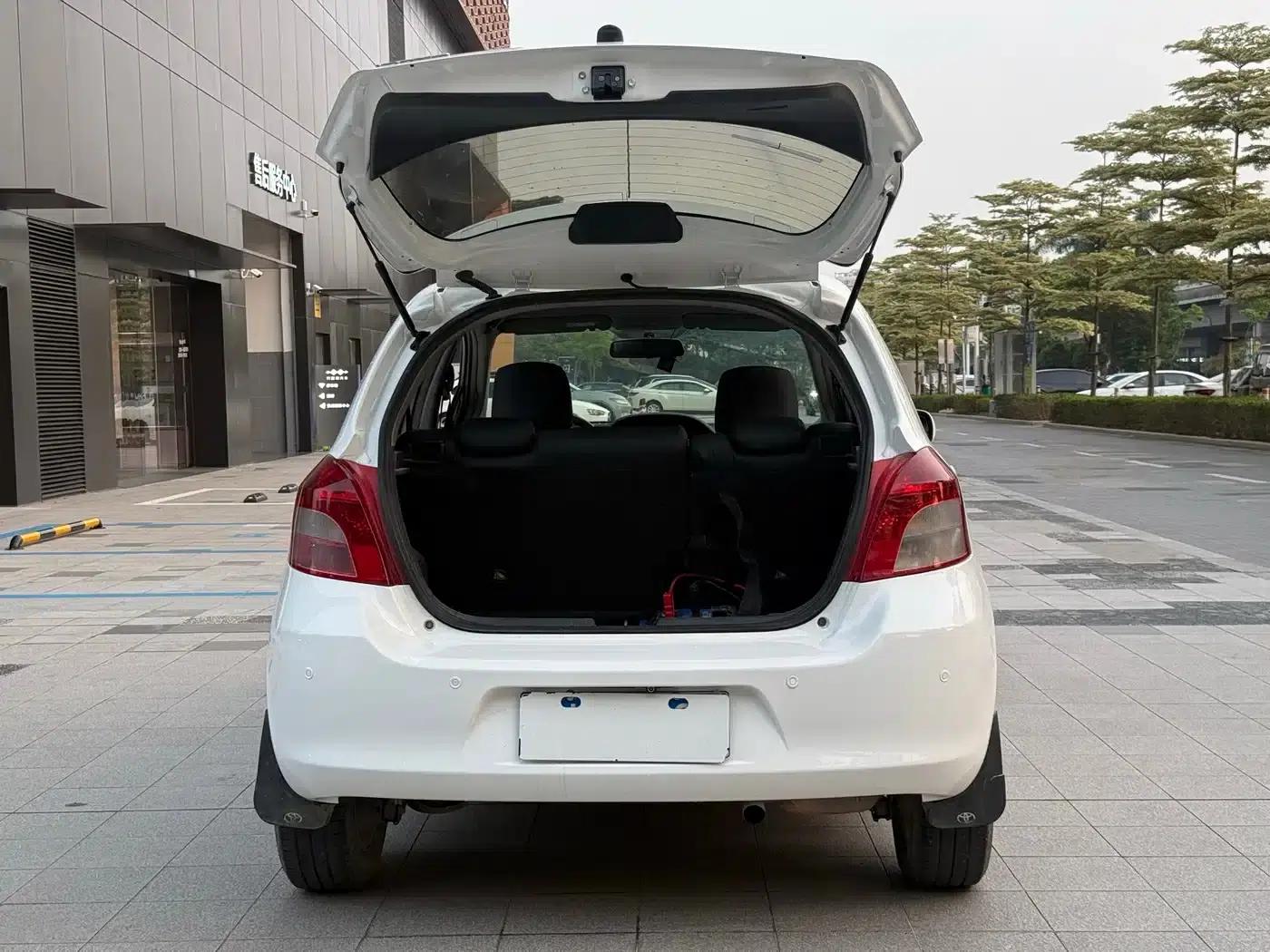 2011 Toyota Yaris 1.6G Automatic Dynamic Edition — миниатюра 8