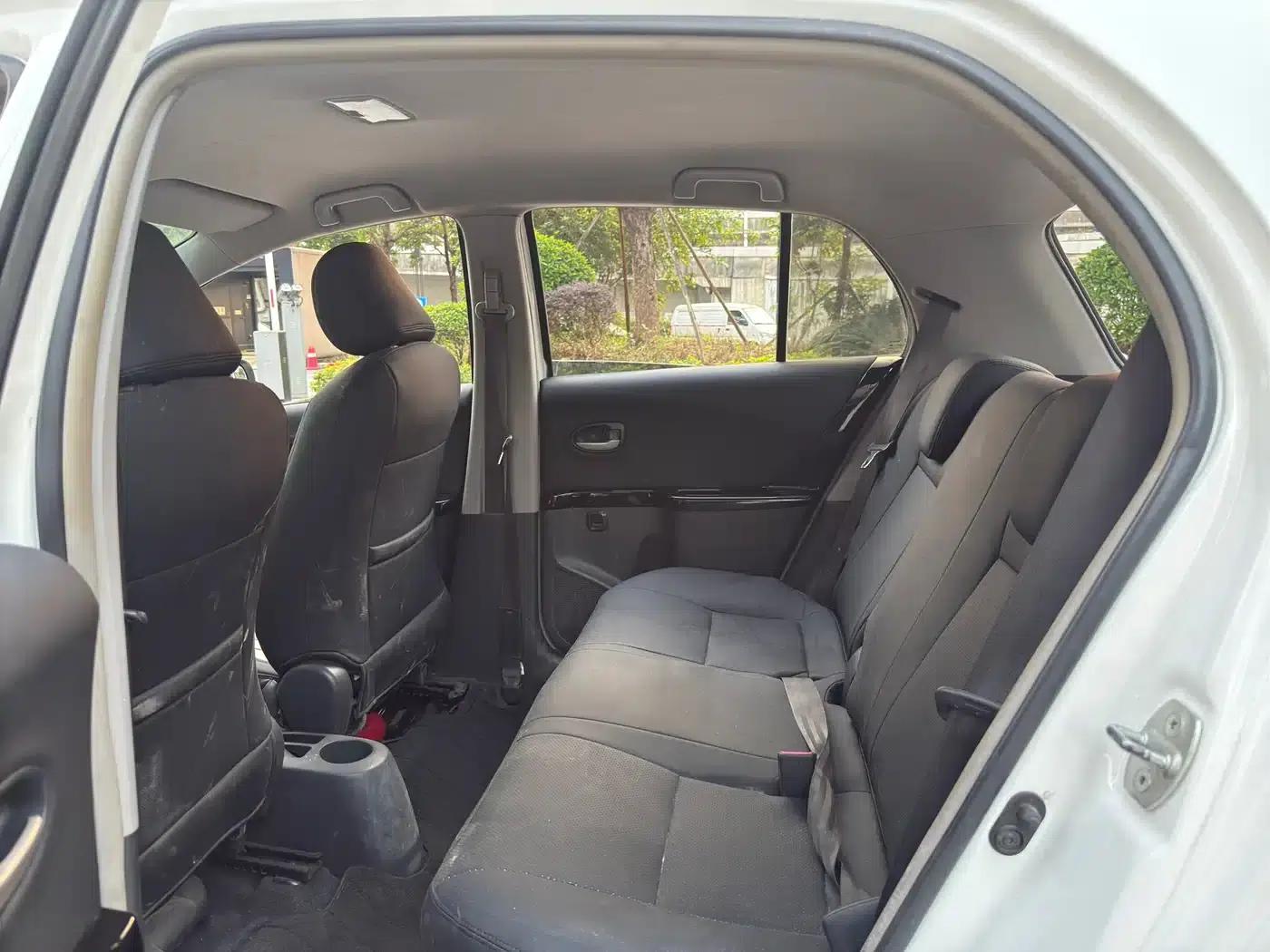 2011 Toyota Yaris 1.6G Automatic Dynamic Edition — миниатюра 9