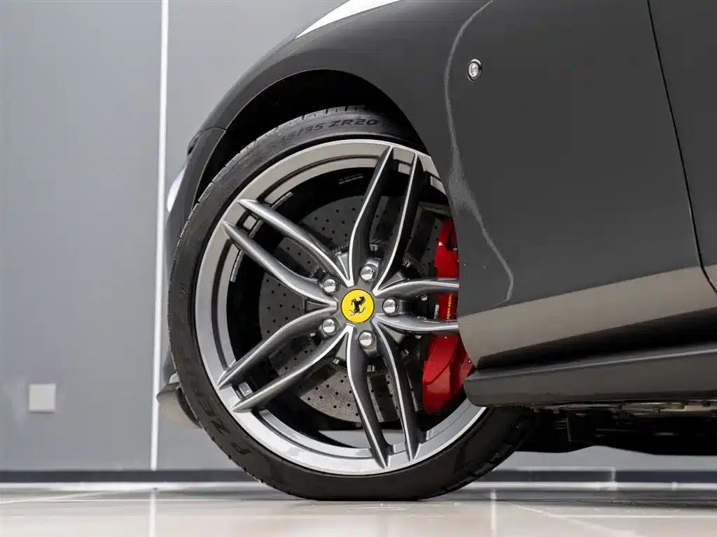 Roma 2020 3.9T V8 — миниатюра 4