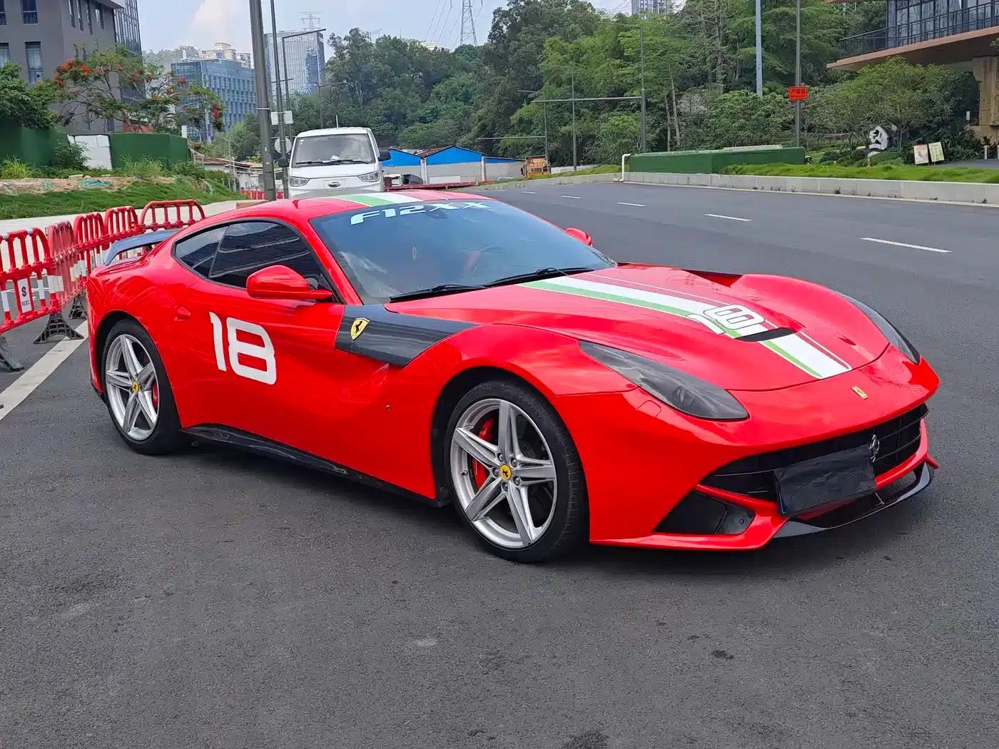 2013 F12berlinetta 6.3L Standard Model — миниатюра 3