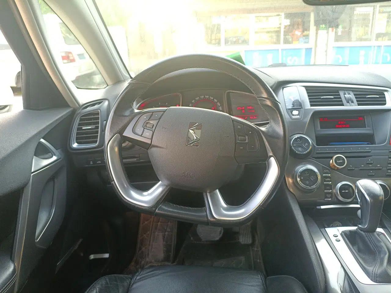 DS 5 2014 1.6T Elegant Version THP160 — миниатюра 11